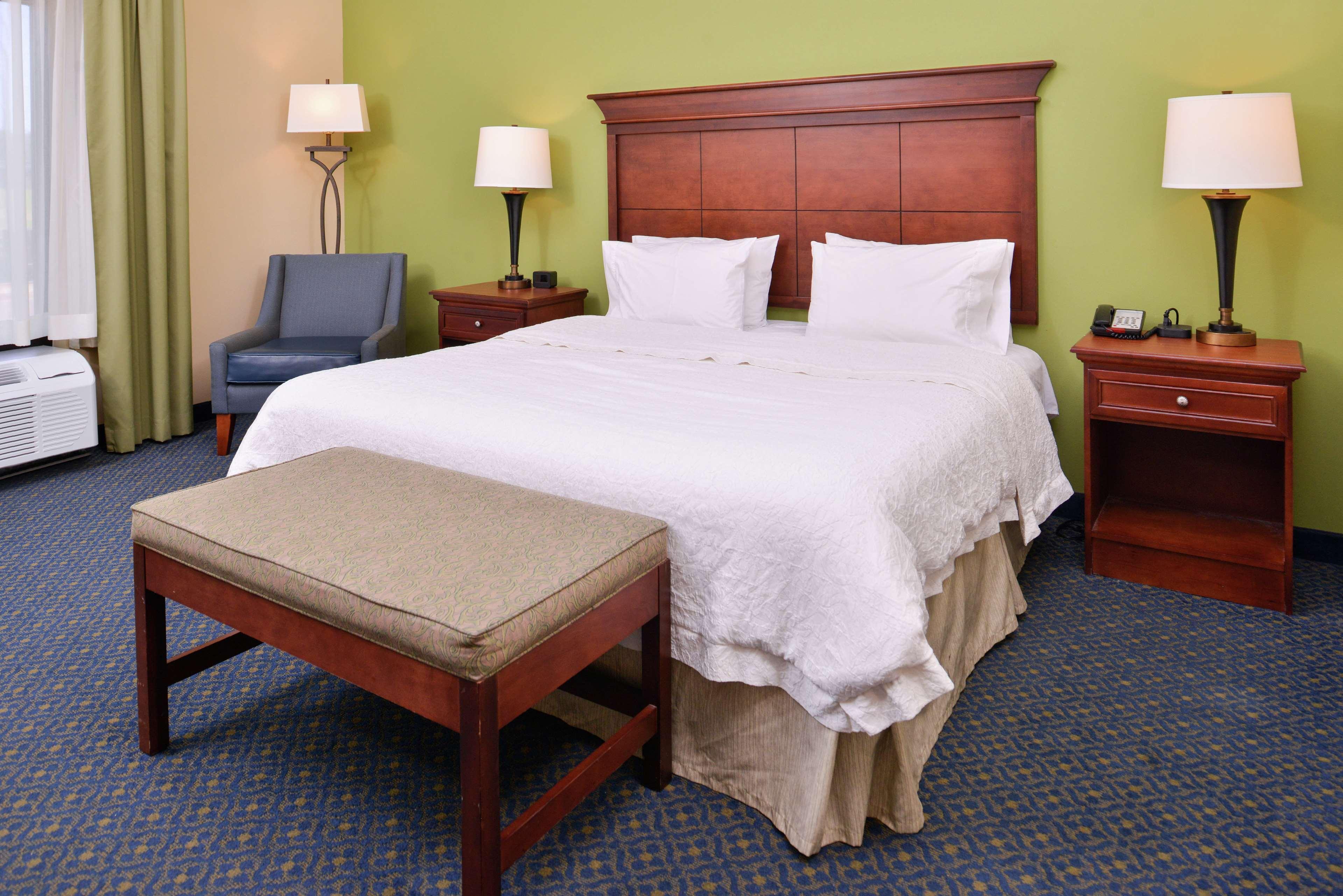 Hampton Inn Jackson-College Avenue Exterior photo