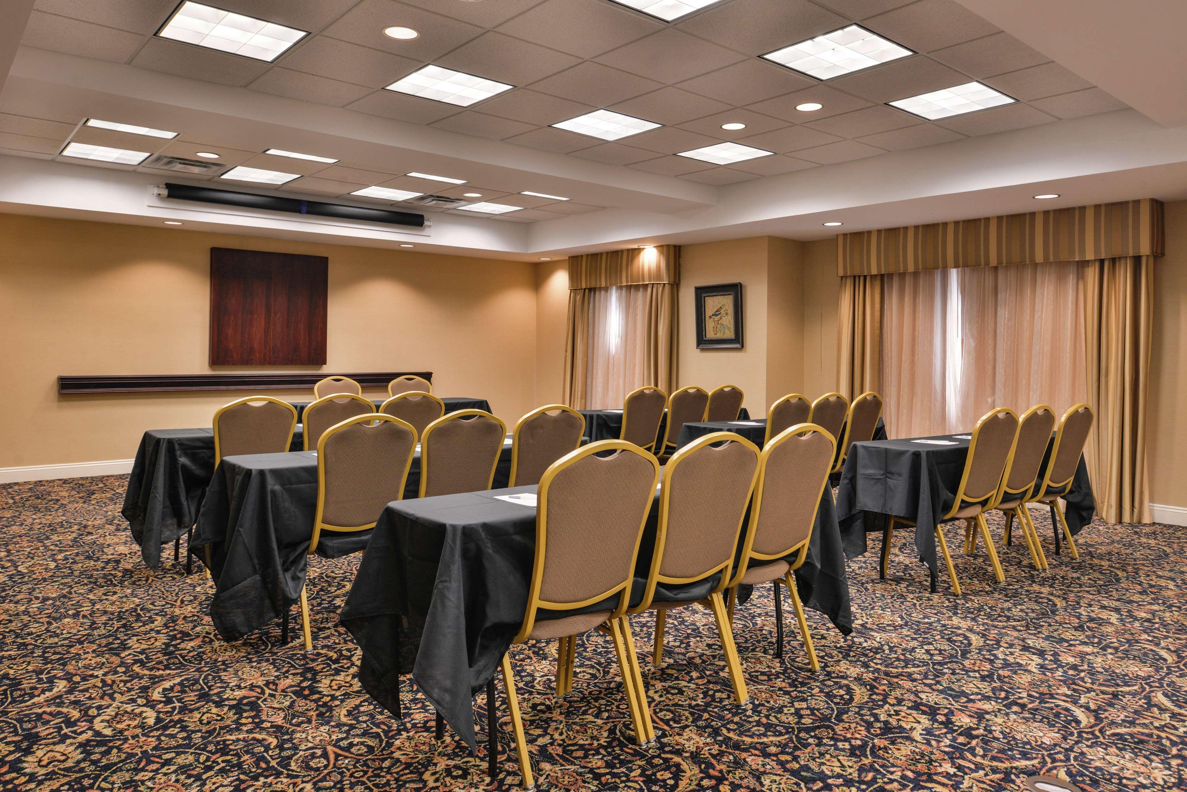 Hampton Inn Jackson-College Avenue Exterior photo