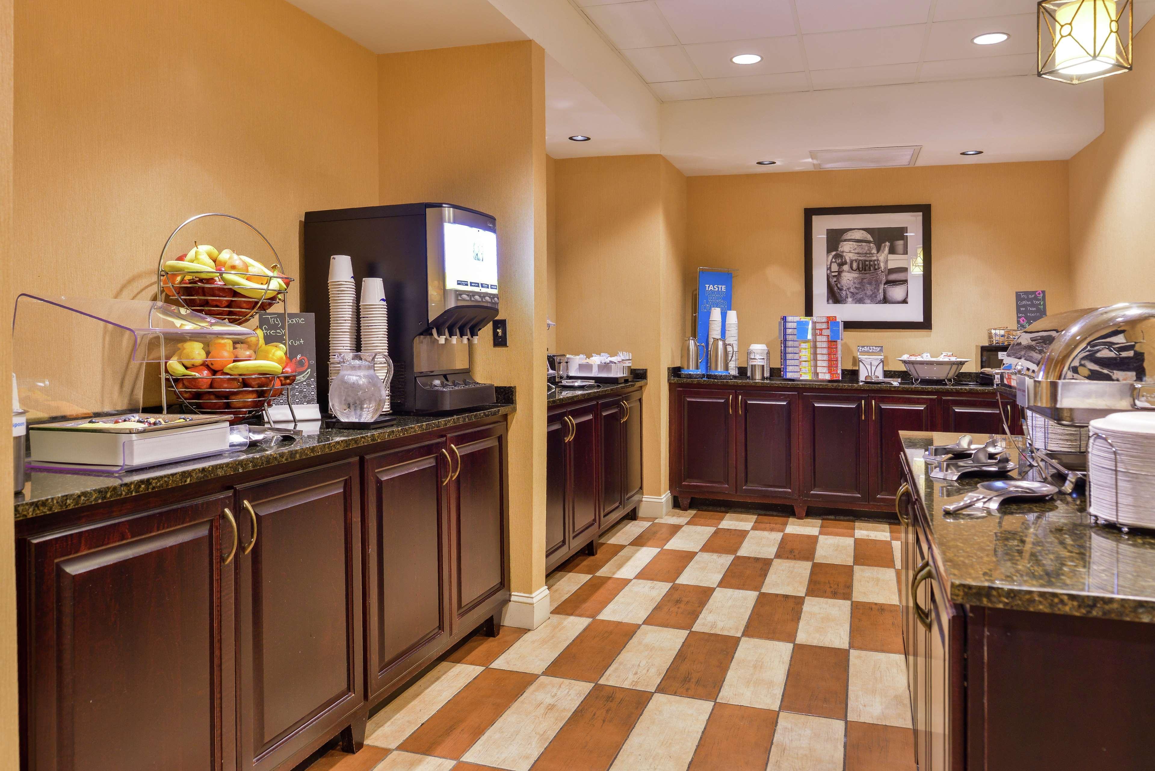 Hampton Inn Jackson-College Avenue Exterior photo