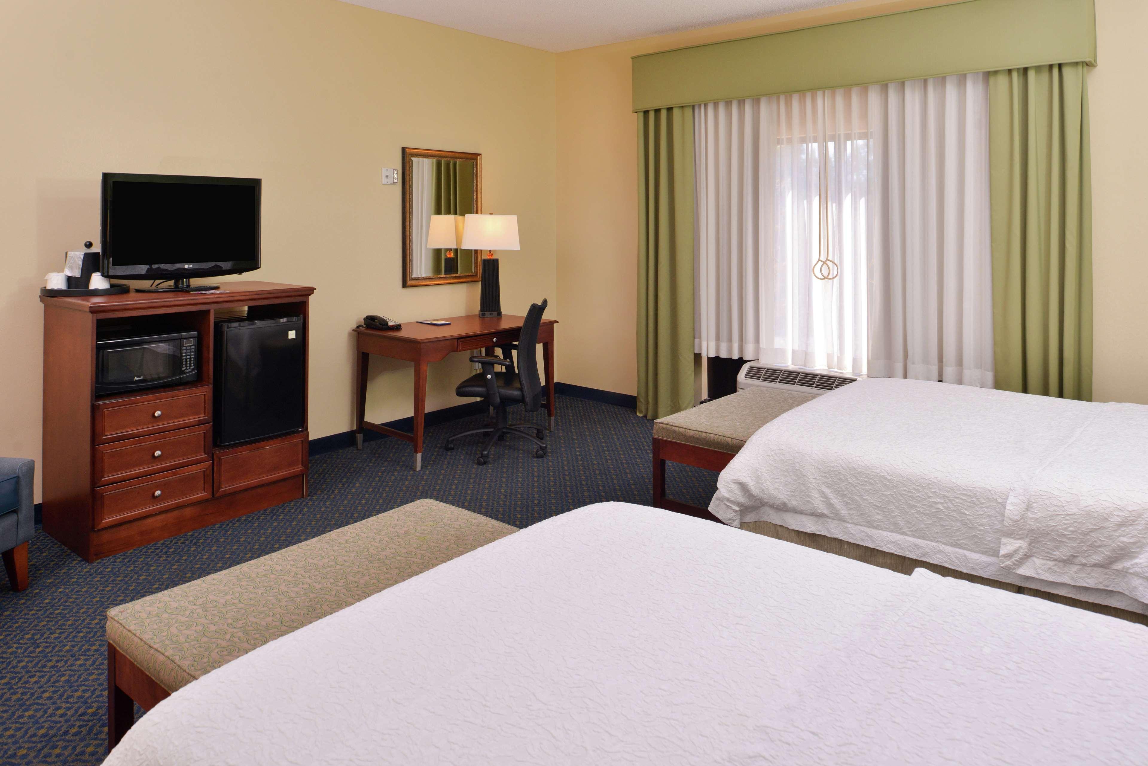 Hampton Inn Jackson-College Avenue Exterior photo